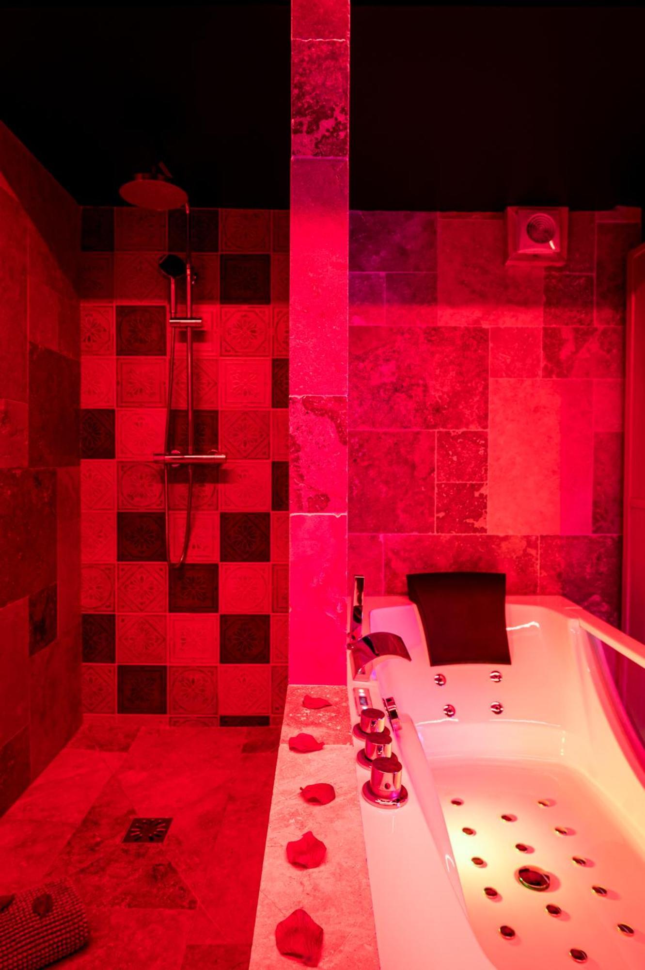 Loveroom Sauna, Balneo, Parking Prive Dans Le Centre De Онфлёр Номер фото