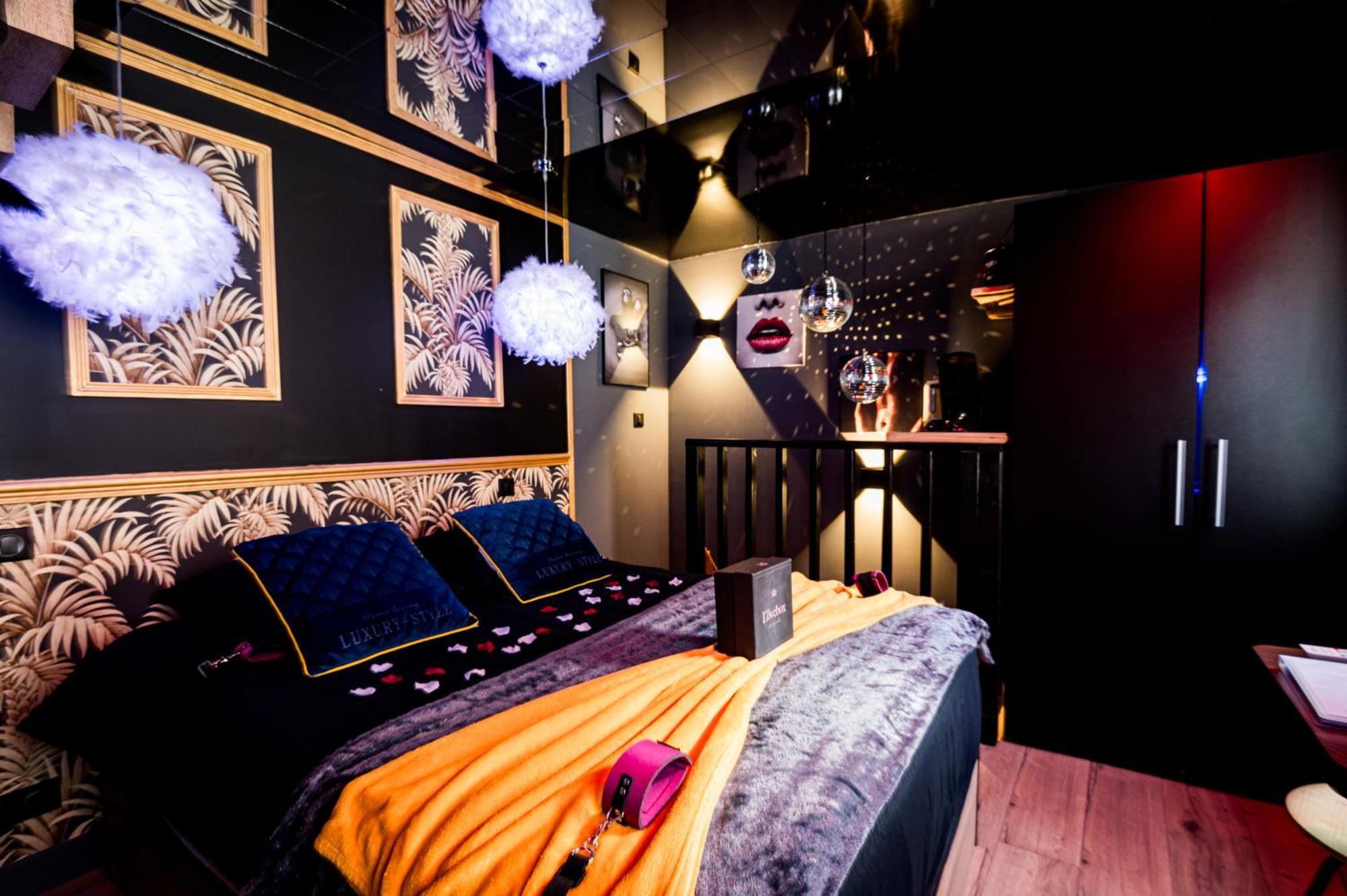 Loveroom Sauna, Balneo, Parking Prive Dans Le Centre De Онфлёр Номер фото