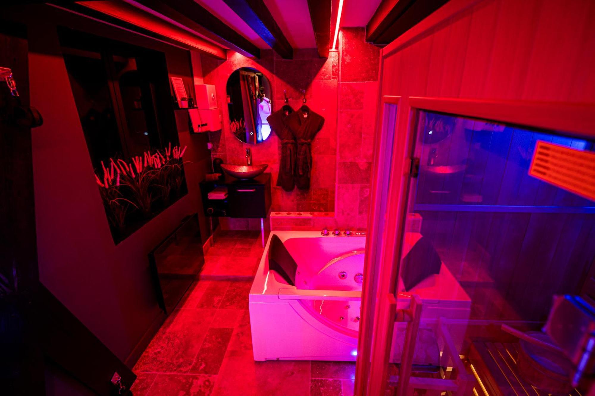 Loveroom Sauna, Balneo, Parking Prive Dans Le Centre De Онфлёр Номер фото