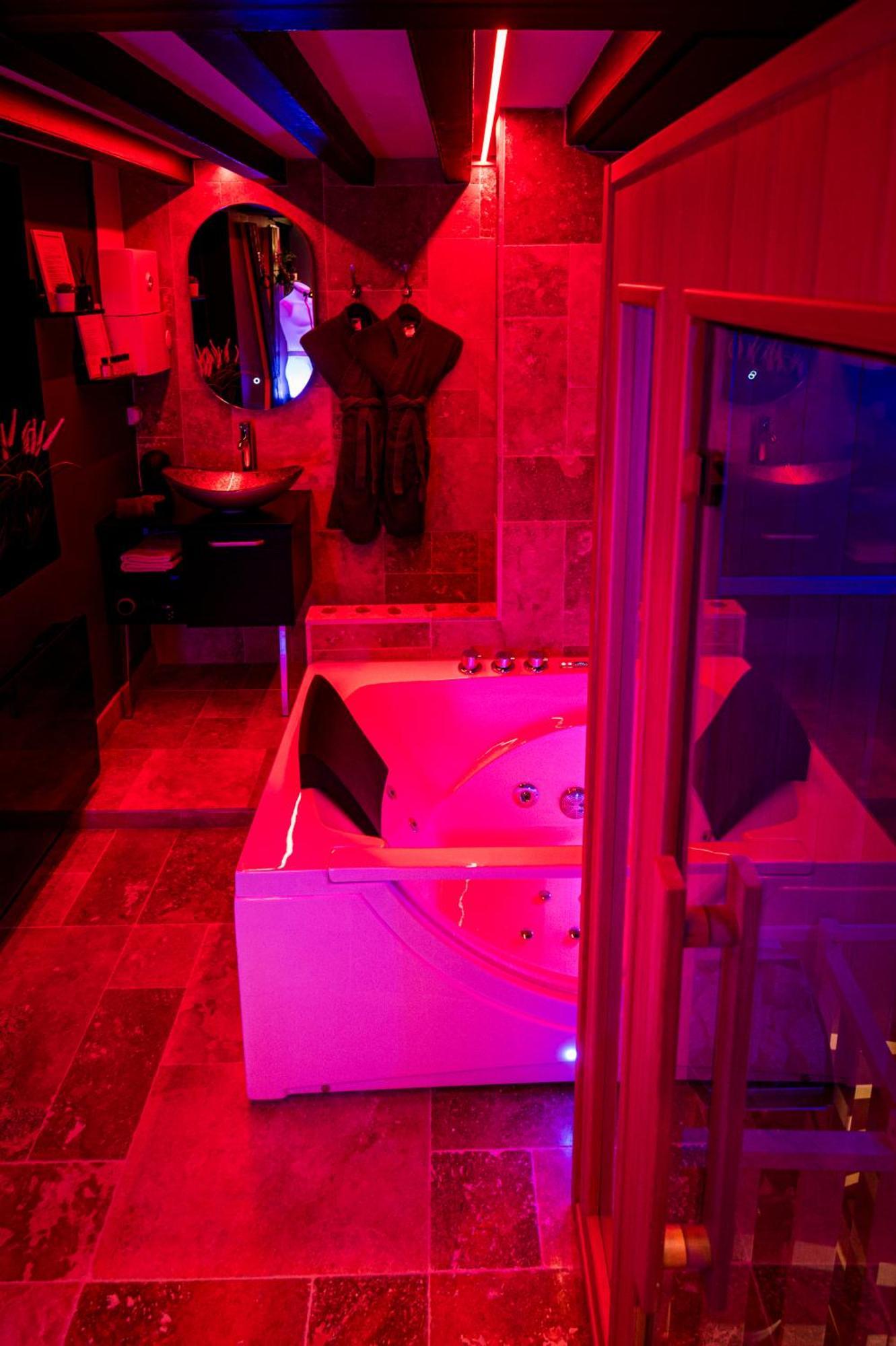 Loveroom Sauna, Balneo, Parking Prive Dans Le Centre De Онфлёр Номер фото