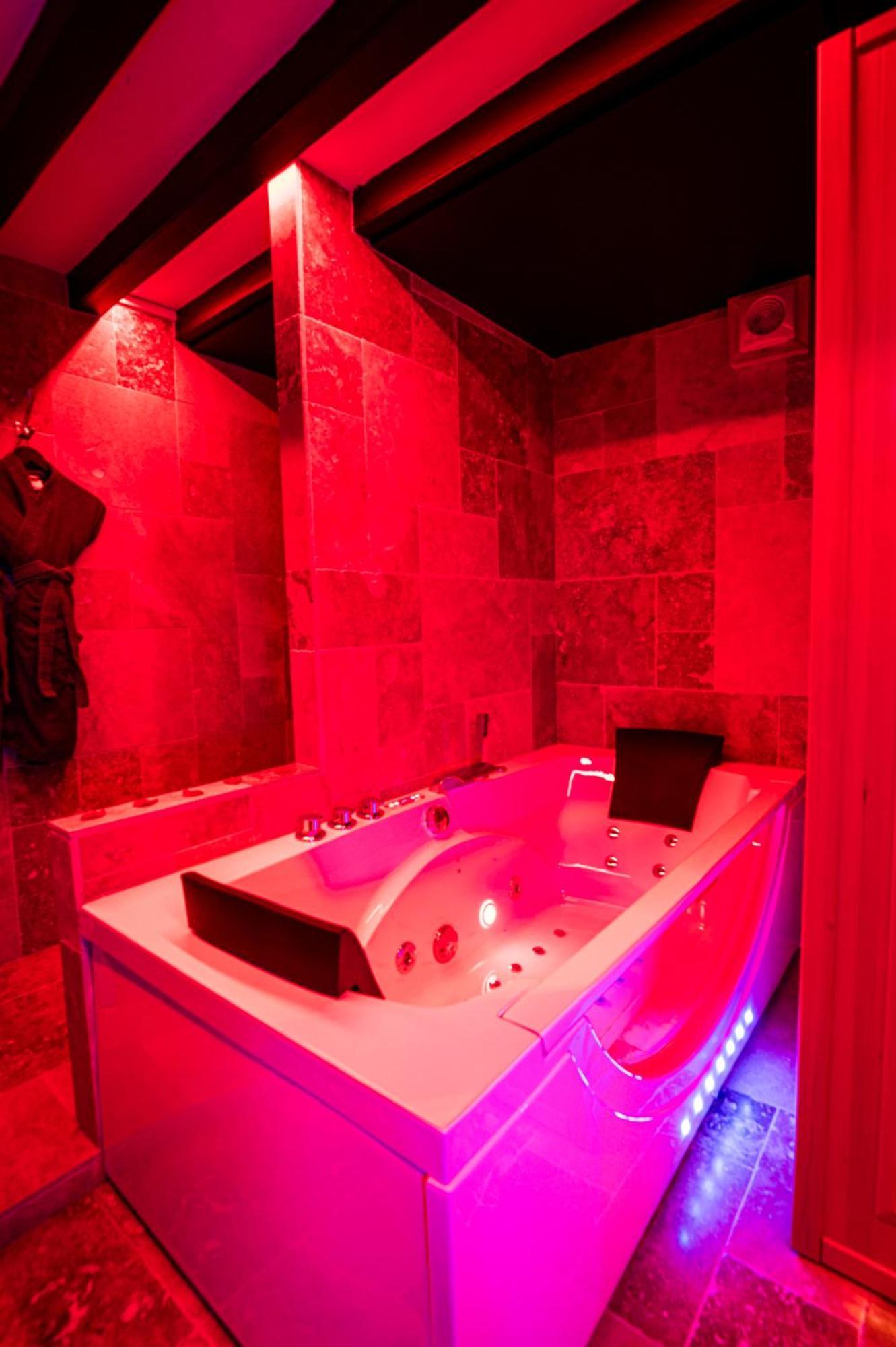 Loveroom Sauna, Balneo, Parking Prive Dans Le Centre De Онфлёр Номер фото