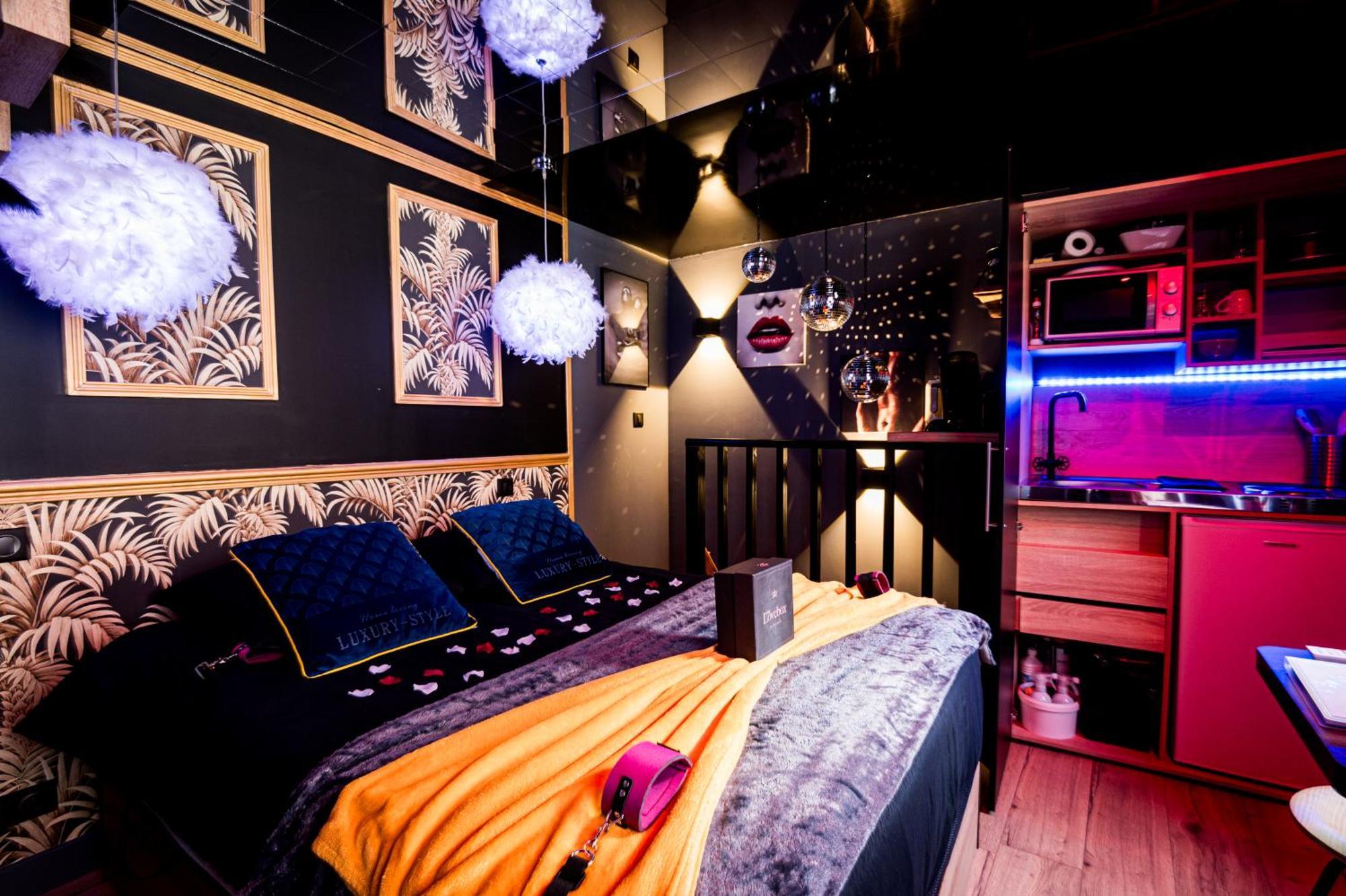 Loveroom Sauna, Balneo, Parking Prive Dans Le Centre De Онфлёр Номер фото